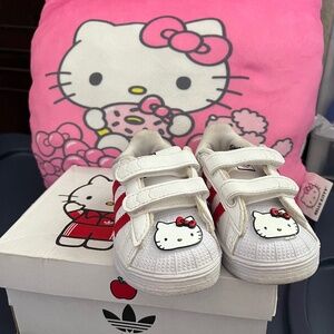Hello Kitty Adidas Superstar